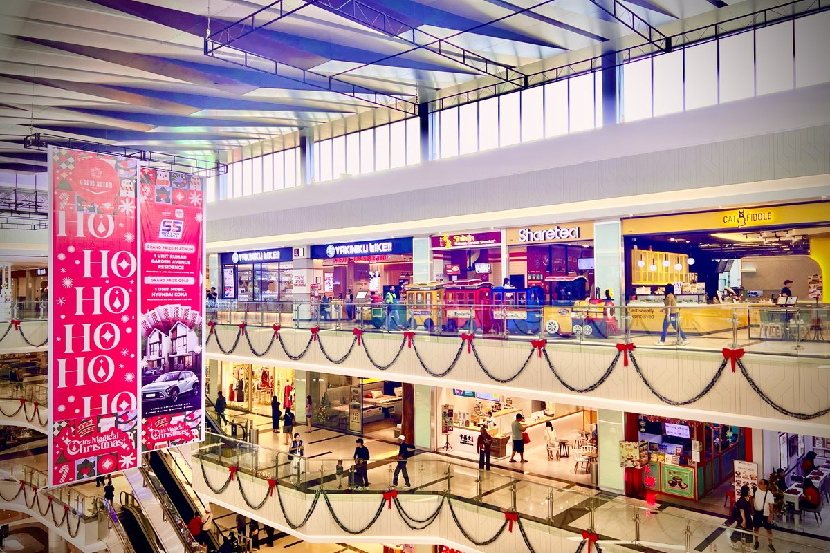 Vibrant Indonesian consumer retail market and domestic commercial activity